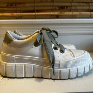 Qupid platform sneakers
